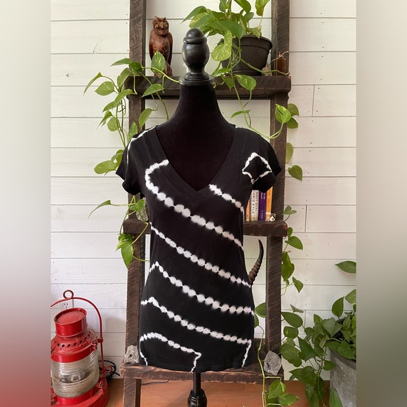 INC International Concepts: Short Sleeve Tee Shirt with embellishments - Picture 12 of 17